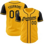 Authentieke zwarte honkbalshirts met twee jerseys in goudkleurige, aangepaste tinten Authentieke zwarte honkbalshirts met twee jerseys in goudkleurige, aangepaste tinten